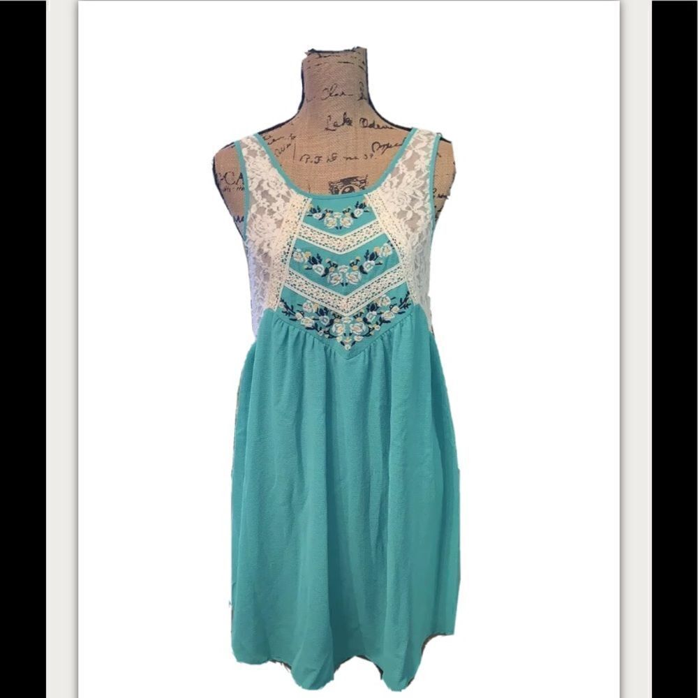 She + Sky Green Silk Blend Embroidery Dress Size Medium - Picture 2 of 7